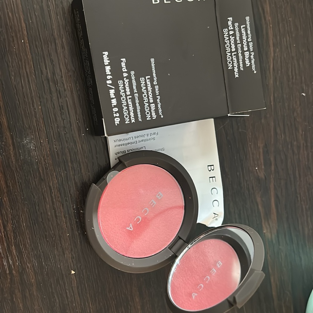 Becca luminous blush in shade snapdragon BNIB